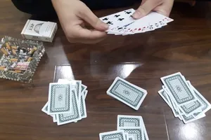 Thanh niên tụ tập đánh bài vui xuân, có bị xử lý?