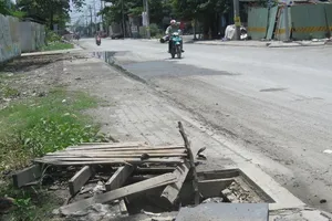 Coi chừng sụp nắp hố ga!