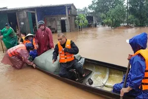 Lũ dâng trong đêm, người dân Quảng Trị lên mạng cầu cứu 