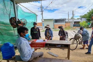 Thất nghiệp giữa mùa dịch, 4 mẹ con đạp xe từ Đồng Nai về Nghệ An