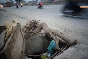 Cặp hố ga nguy hiểm chực chờ người đi đường