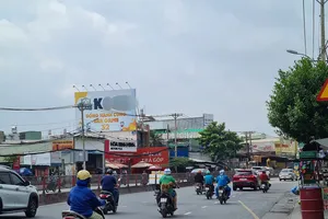 Đã gỡ bảng quảng cáo trang web cá độ trên đường phố