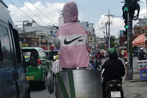 Chở trẻ em như thế này quá nguy hiểm!