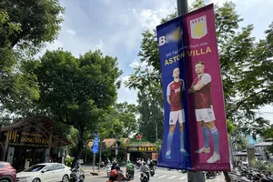 TP.HCM: Xuất hiện quảng cáo trang web cá độ trên đường phố 