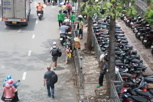 Kinh tế vỉa hè thay cho 'đường thông, hè thoáng'