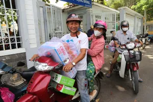 Báo Pháp Luật TP.HCM mang quà Xuân cho 200 gia đình khó khăn ở Bình Thuận