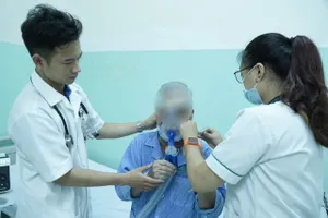 7 tháng liên tiếp ngủ ngồi vì hội chứng ngưng thở tắc nghẽn khi ngủ