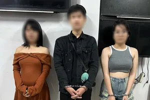 Nhóm 'sugar baby' gài bẫy trả thù 'bố đường'