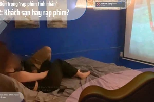 Cặp đôi đang xem phim tại “rạp phim tình nhân” Kat in love trên đường Thành Thái (phường 14, quận 10, TP.HCM). 