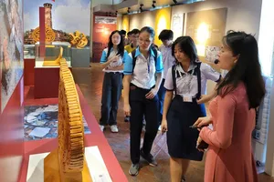 Chiêm ngưỡng cổ vật hàng trăm năm tuổi ở Những ngày Hà Nội tại TP.HCM