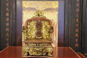 Ngoài ngai vua vừa bị phá hoại, Huế còn ngai vua bảo vật quốc gia khác