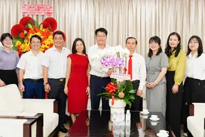 Nhiều đơn vị thăm và chúc mừng Báo Pháp Luật TP.HCM 