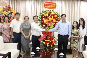 Nhiều đơn vị thăm, chúc Báo Pháp Luật TP.HCM 