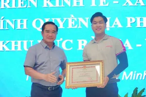 Chủ tịch UBND TP.HCM tuyên dương thanh niên cứu bé gái bị đuối nước ở hồ bơi tại phường Vũng Tàu