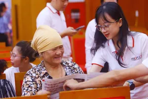 Sáng nay, chương trình 'Cùng ngư dân thắp sáng đèn trên biển' đến với Quảng Ninh