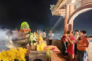 Buổi chiếu phim 'Mưa đỏ' ở Thành cổ Quảng Trị: Xúc động với những khán giả đặc biệt