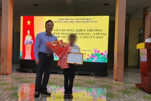 Tuyên dương cháu trai cứu bạn thoát chết vụ sát hại 4 người ở Đắk Lắk