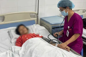 Người phụ nữ mang khối u nặng 10kg, to như thai 9 tháng trong bụng