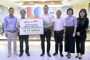 10 tỉ đồng hỗ trợ bà con vùng mưa lũ tái thiết cuộc sống