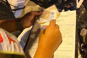 Tôi bị phạt 35 triệu đồng vì nồng độ cồn, có thể chia nhiều lần để nộp phạt được không?