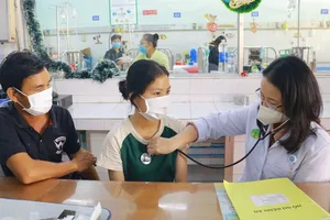 Thưởng Tết cho nhân viên y tế: Vừa mừng vừa xót xa 