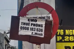 Dán quảng cáo lên cột tín hiệu giao thông bị xử phạt như thế nào?