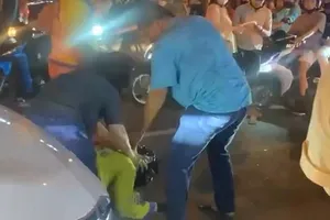 Bạn đọc đề nghị xử lý nghiêm hành vi bạo lực nơi công cộng