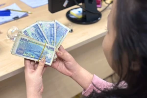 Mất tiền dễ như trở bàn tay với dịch vụ đổi tiền lẻ, tiền mới trên mạng