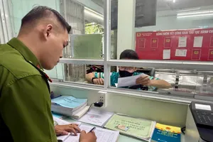 Chậm gia hạn tạm trú, có bị phạt không?