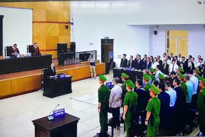 Chủ toạ chúc mừng sinh nhật bị cáo tại phiên tòa: Cử chỉ nhỏ, thông điệp lớn!