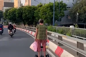 Xe điện cân bằng, scooter tràn xuống đường: Nguy hiểm và sẽ bị phạt
