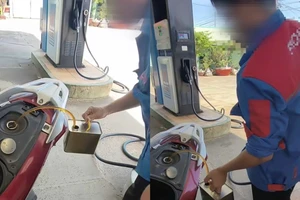 Quyền và trách nhiệm của các bên trong vụ rút lại xăng vì khách không trả tiền mặt