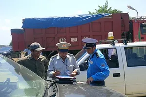 Audio: Bị tố bảo kê xe quá tải, CSGT Đà Nẵng nói gì?