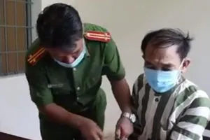 Thiếu tiền trả lương, giám đốc đặt mua sổ hồng giả để lừa 2,5 tỉ đồng