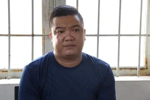 1 quản lý quán karaoke đánh đập, ép nữ nhân viên tiếp khách trừ nợ