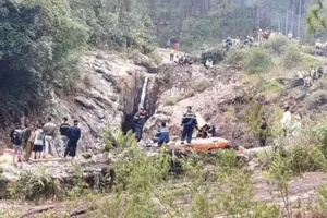 Đi cắm trại, 1 người bị đuối nước ở thác Ankroet