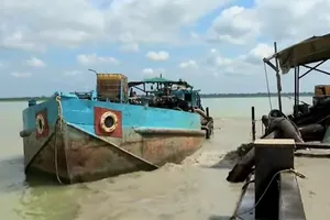 3 tàu hút cát trái phép trong lòng hồ Dầu Tiếng