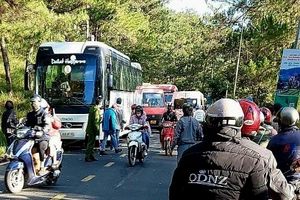 Đèo Prenn ùn tắc vì tai nạn liên hoàn