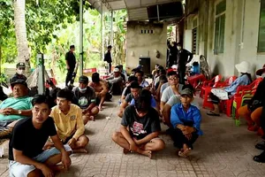 Công an thu giữ hàng trăm triệu đồng trong trường gà 'khủng'