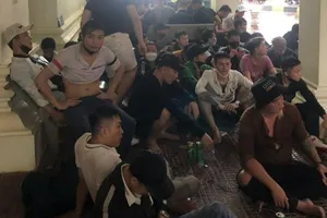 Hàng chục người tháo chạy khỏi Casino ở Campuchia