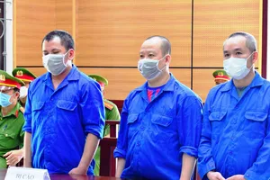 Vận chuyển gần 5 kg ma túy, 3 người nhận án tử hình