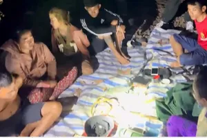 Bắt ổ đánh bạc trong vườn cao su