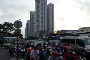 TP.HCM: Cao ốc, dự án 'bóp nghẹt' giao thông