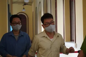 Gay cấn phiên xử cựu phó chánh án quận 4