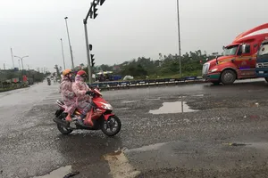 Đường vào cao tốc Đà Nẵng - Quảng Ngãi hư hỏng nặng