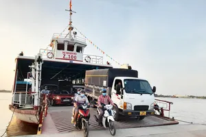 Phà Rạch Miễu tạm kẹt xe kéo dài do… thiếu phà