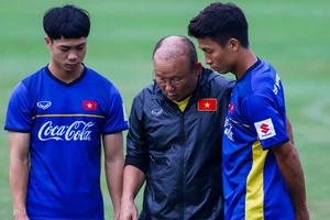 Tuyển Việt Nam đá tập trung, lợi hơn hại