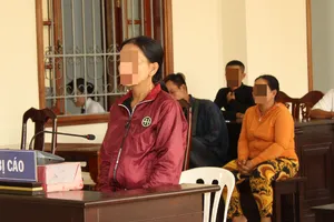 Hầu tòa vì chuyện... con gà, con heo