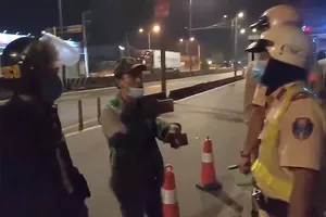 Giám sát công vụ nhìn từ vụ YouTuber quay phim CSGT