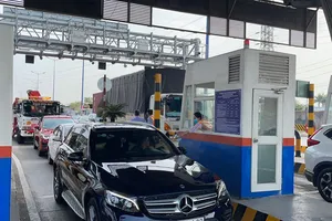 Ngày đầu thu phí BOT xa lộ Hà Nội